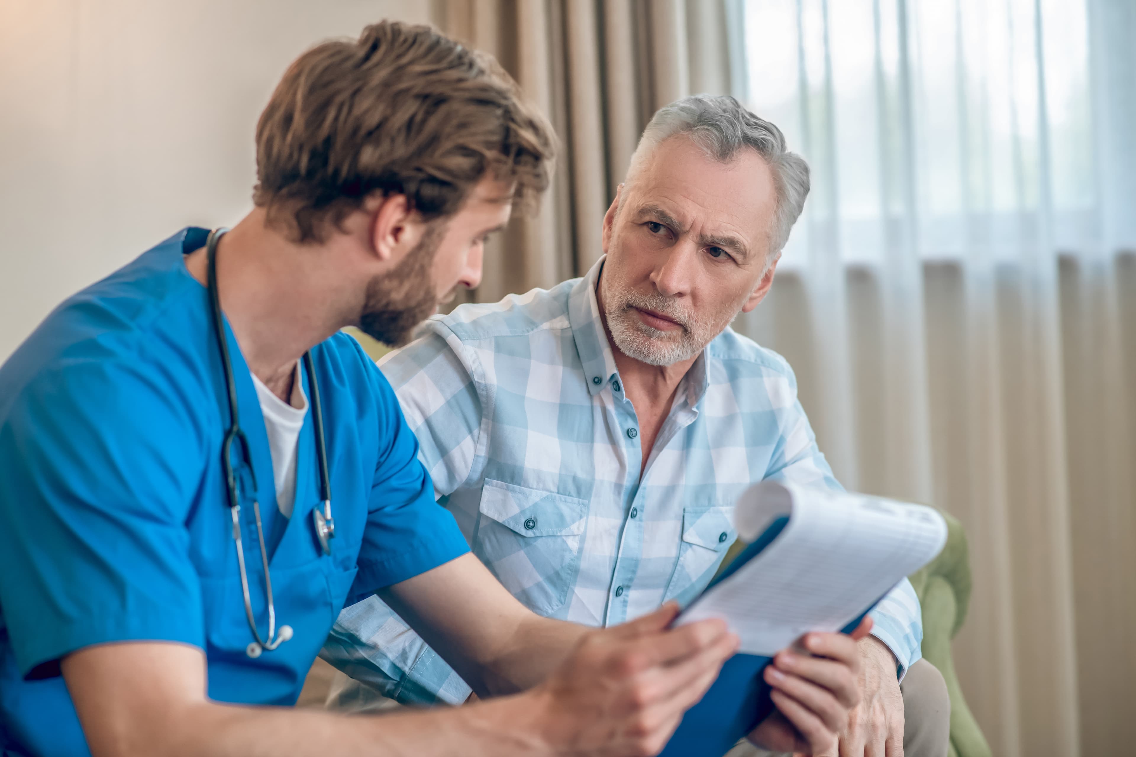 What NDIS participants and age groups does HolisticVN support?